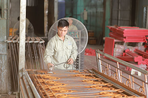 Mài rỉ sét - Sơn Tĩnh Điện Thanh Tùng - Công Ty TNHH Thương Mại Và Cơ Khí Thanh Tùng