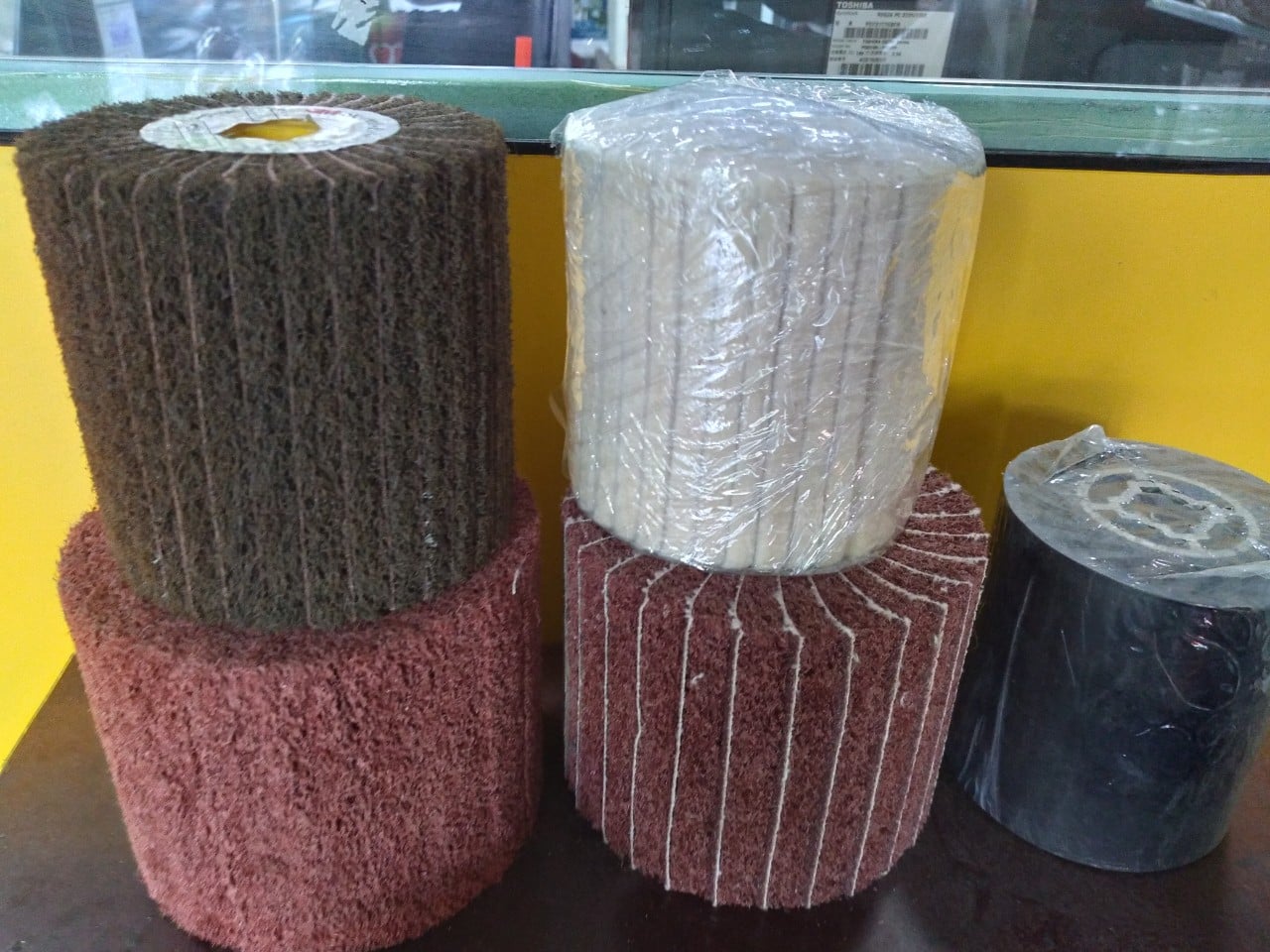 Trục nỉ đánh bóng