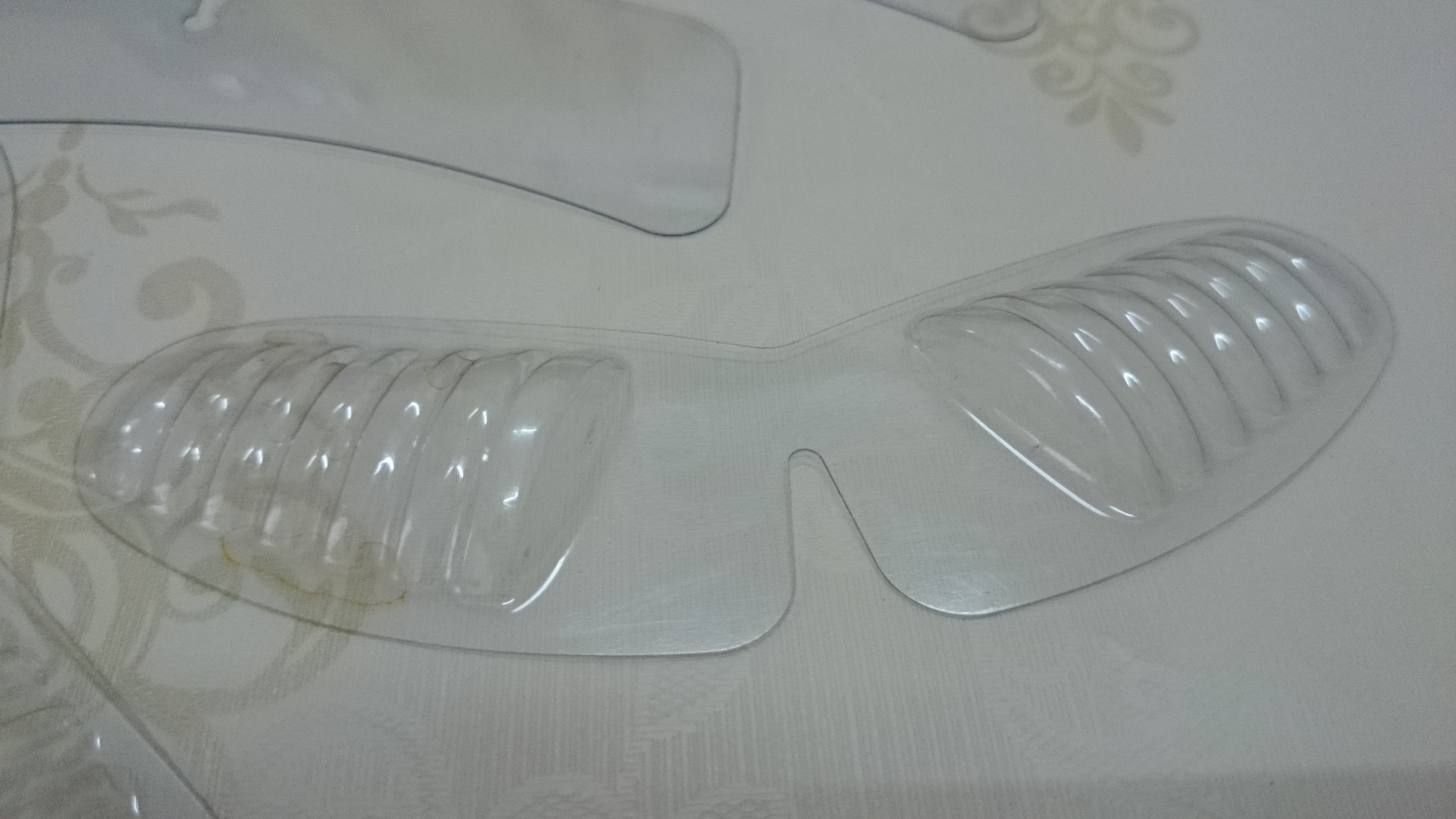 Bướm cổ nhựa - Phụ Liệu May Hiệp Lộc - Công Ty TNHH Sản Xuất Thương Mại Dịch Vụ Hiệp Lộc