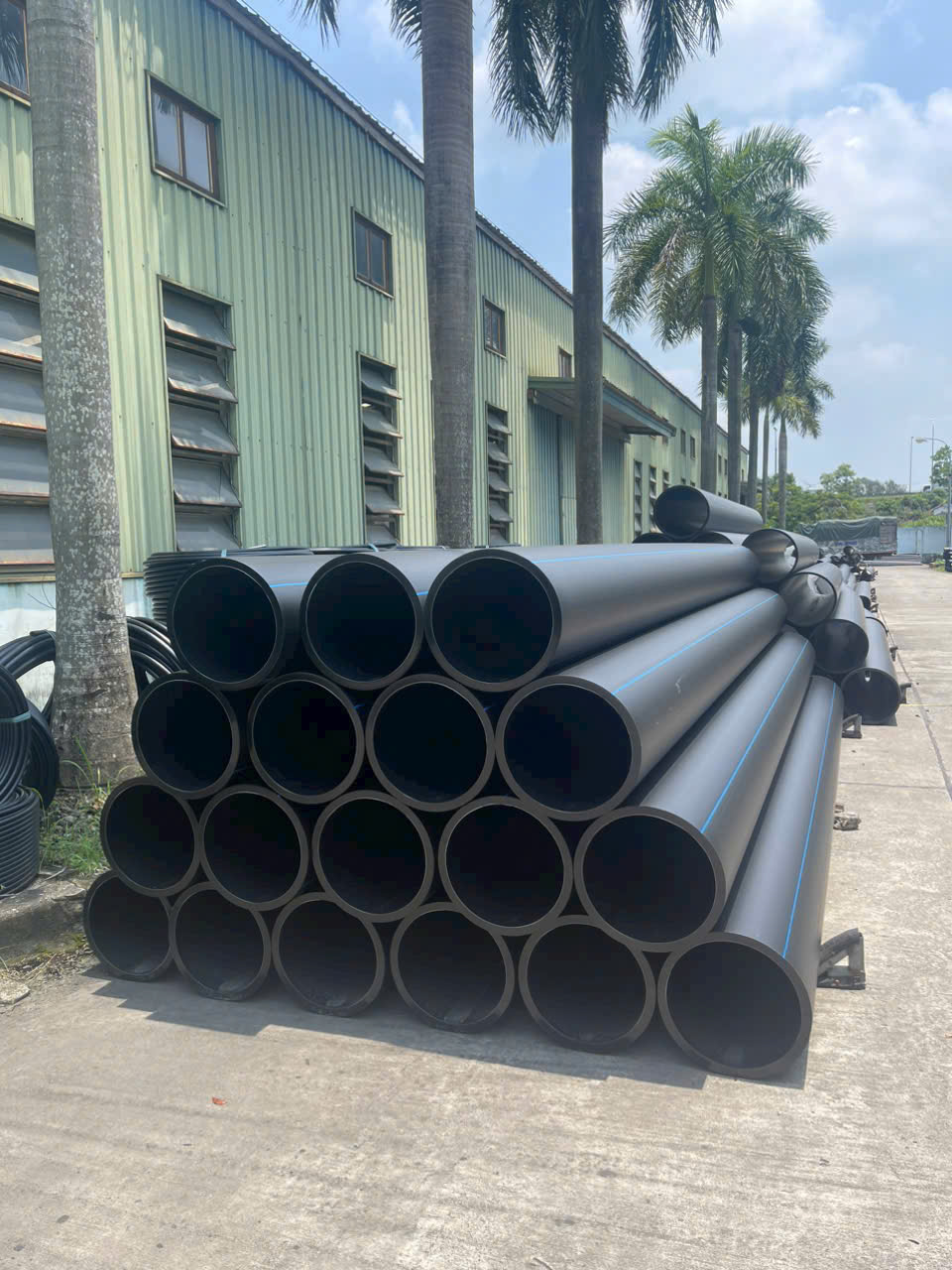 Ống nhựa HDPE - Phụ Kiện Ngành Nước - Công Ty TNHH Thương Mại Đầu Tư Dịch Vụ HP Hà Nội