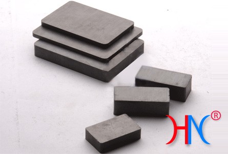 Nam châm đen (ferrite) hình khối - Nam Châm Hoàng Nam - Công Ty TNHH Sản Xuất Và Thương Mại Nam Châm Hoàng Nam