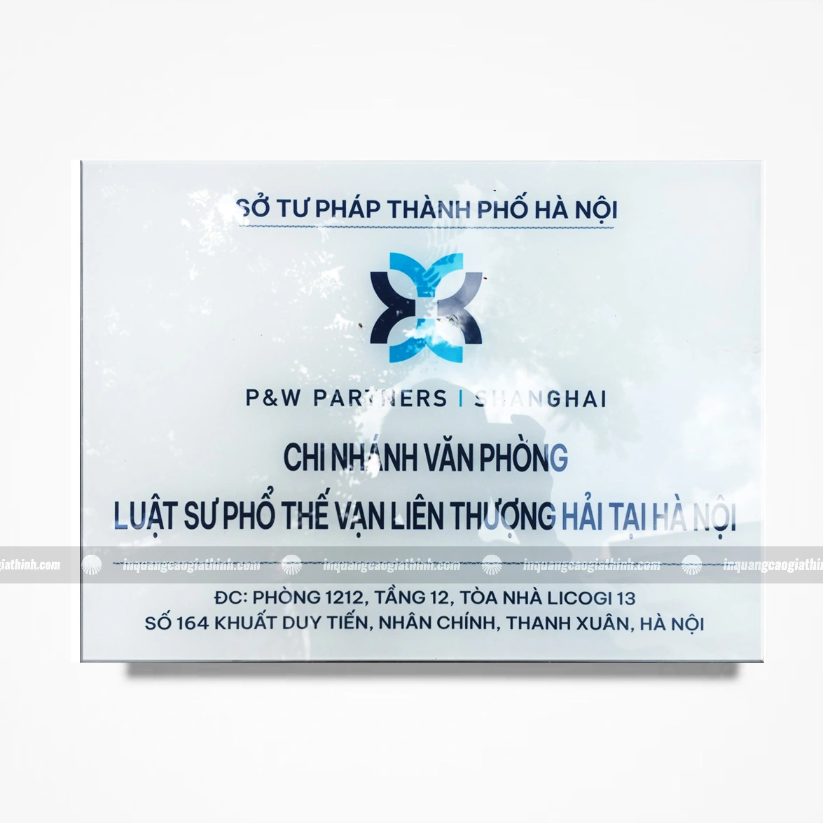 Biển công ty mica trắng