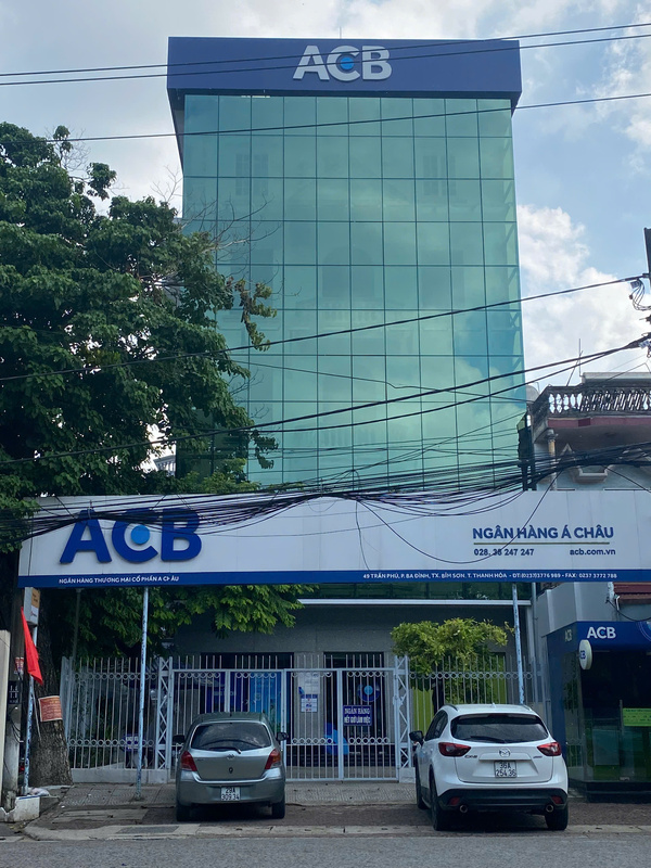 Thi công cửa nhôm và vách mặt dựng cho hệ thống ngân hàng ACB