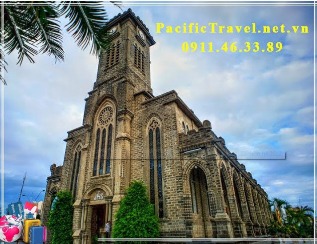 Tour Nha Trang - Vinpearl - nhà thờ đá