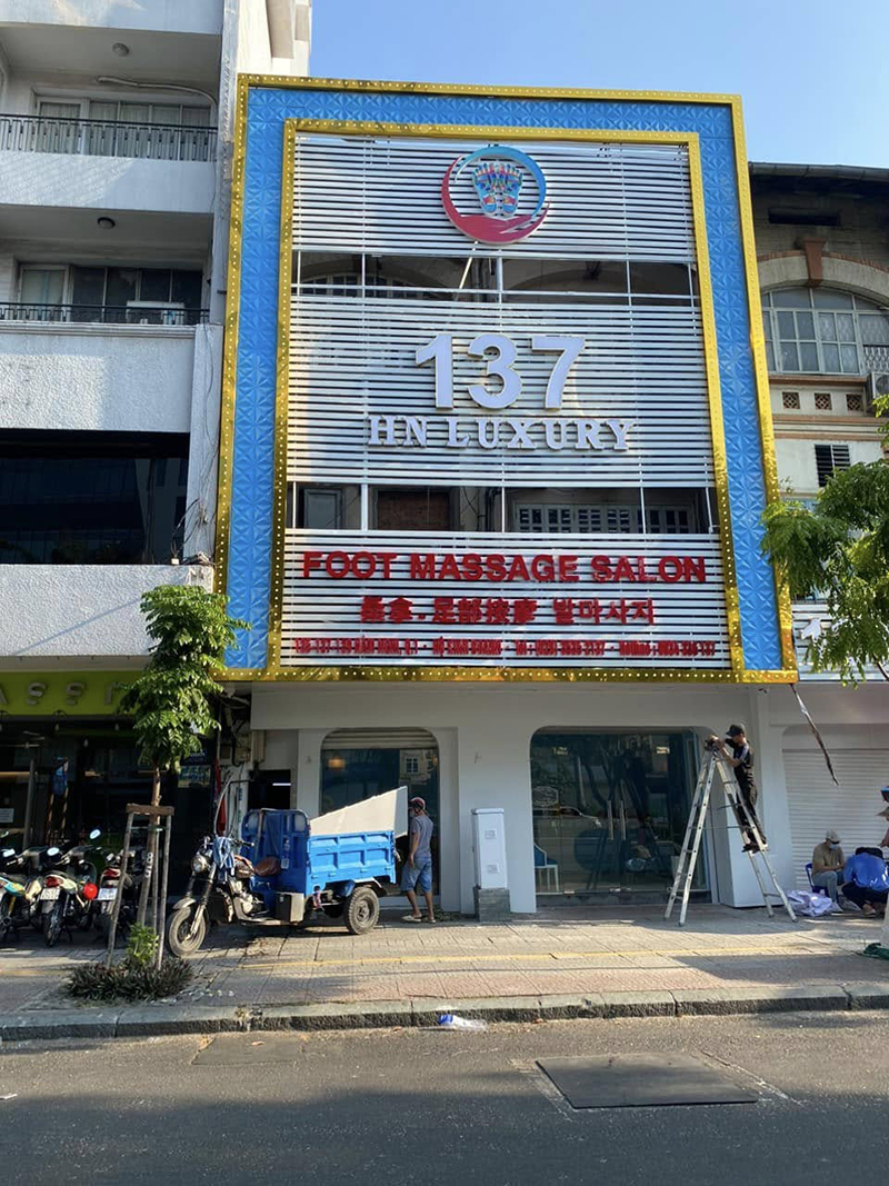 Bảng hiệu quảng cáo chữ nổi