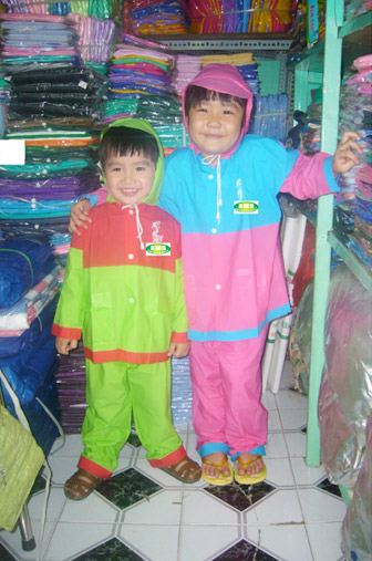 áo mưa bộ trẻ em - Công Ty TNHH Đầu Tư Phát Triển Thương Mại Khai Minh