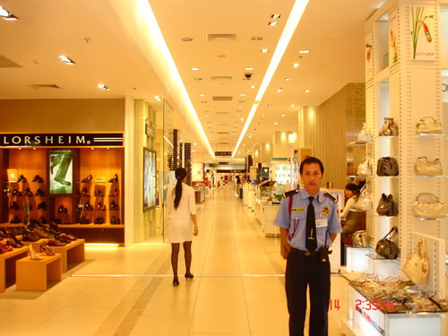 Bảo vệ trung tâm thương mại