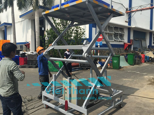 Bàn nâng cảm biến tự động cho Công ty Nhựa Long Thành