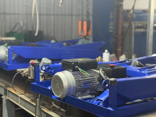 Bàn nâng điện thủy lực