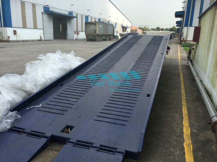 Dự án cầu xe nâng điện cho Công ty Chăn Nuôi CP Group Việt Nam