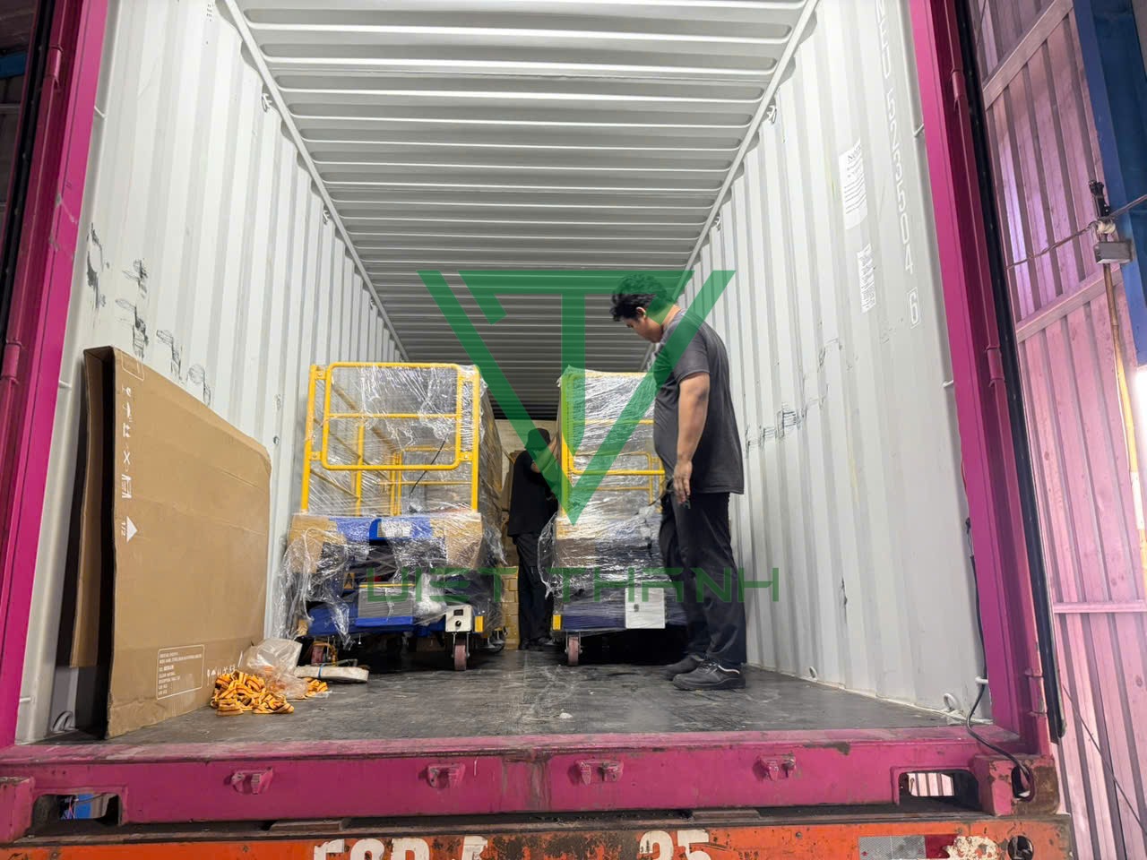 Xuất khẩu bàn nâng thủy lực sang Mỹ