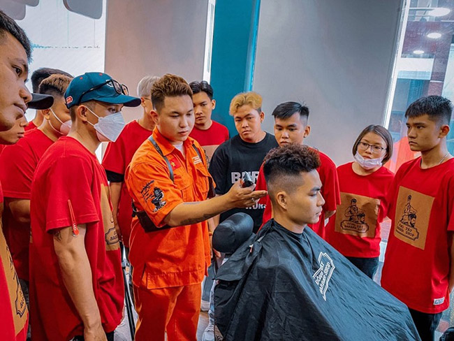 Đồng phục Barber - May Đồng Phục Nhật Thịnh - Công Ty TNHH Sản Xuất - Thương Mại Nhật Thịnh
