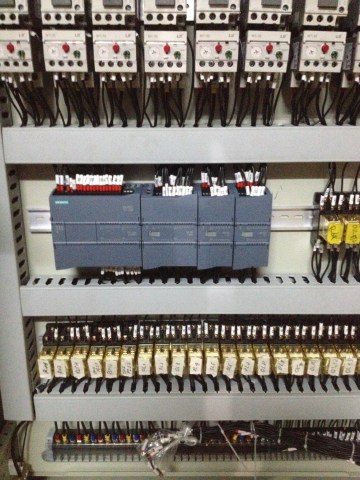 Tủ điều khiển dùng PLC - Công Ty TNHH Thiết Bị Tự Động Hóa Toàn Cầu