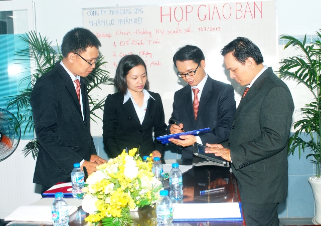 Dịch vụ bốc xếp hàng hóa thủ công