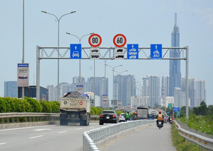 Thi công biển chỉ dẫn đường bộ