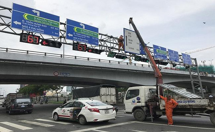 Thi công lắp đặt biển chỉ đường