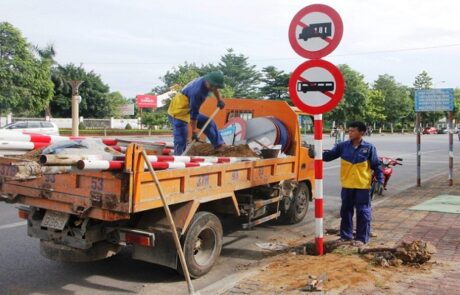 Thi công biển báo giao thông - Công Ty Cổ Phần Cao Ốc Việt