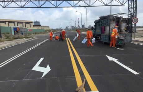 Thi công vạch kẻ đường - Công Ty Cổ Phần Cao Ốc Việt