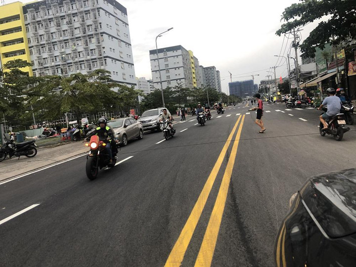 Thi công sơn vạch kẻ đường
