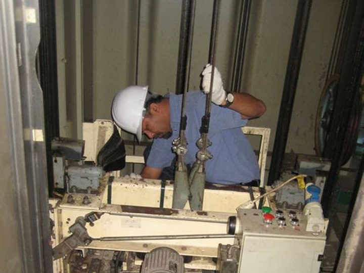 Dịch vụ sửa chữa và bảo trì thang máy - Thang Máy Tâm Phát Lộc - Công Ty TNHH Xây Dựng Và Thang Máy Tâm Phát Lộc