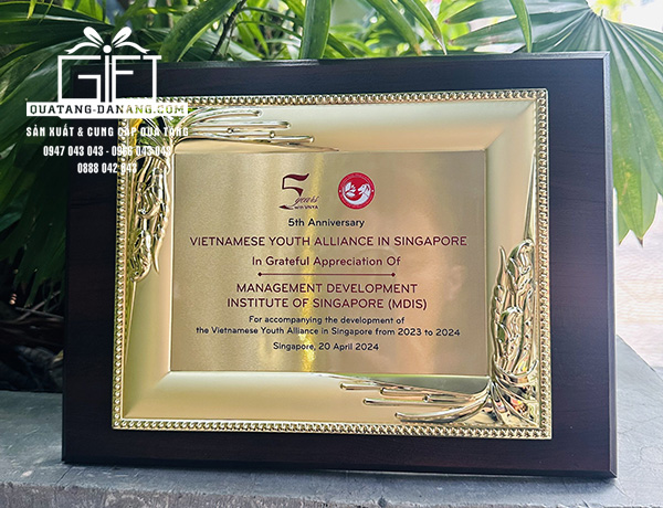 Bảng vinh danh gỗ đồng - TTV 001 - Quà Tặng Tinh Tế Việt - Công Ty TNHH Tinh Tế Việt