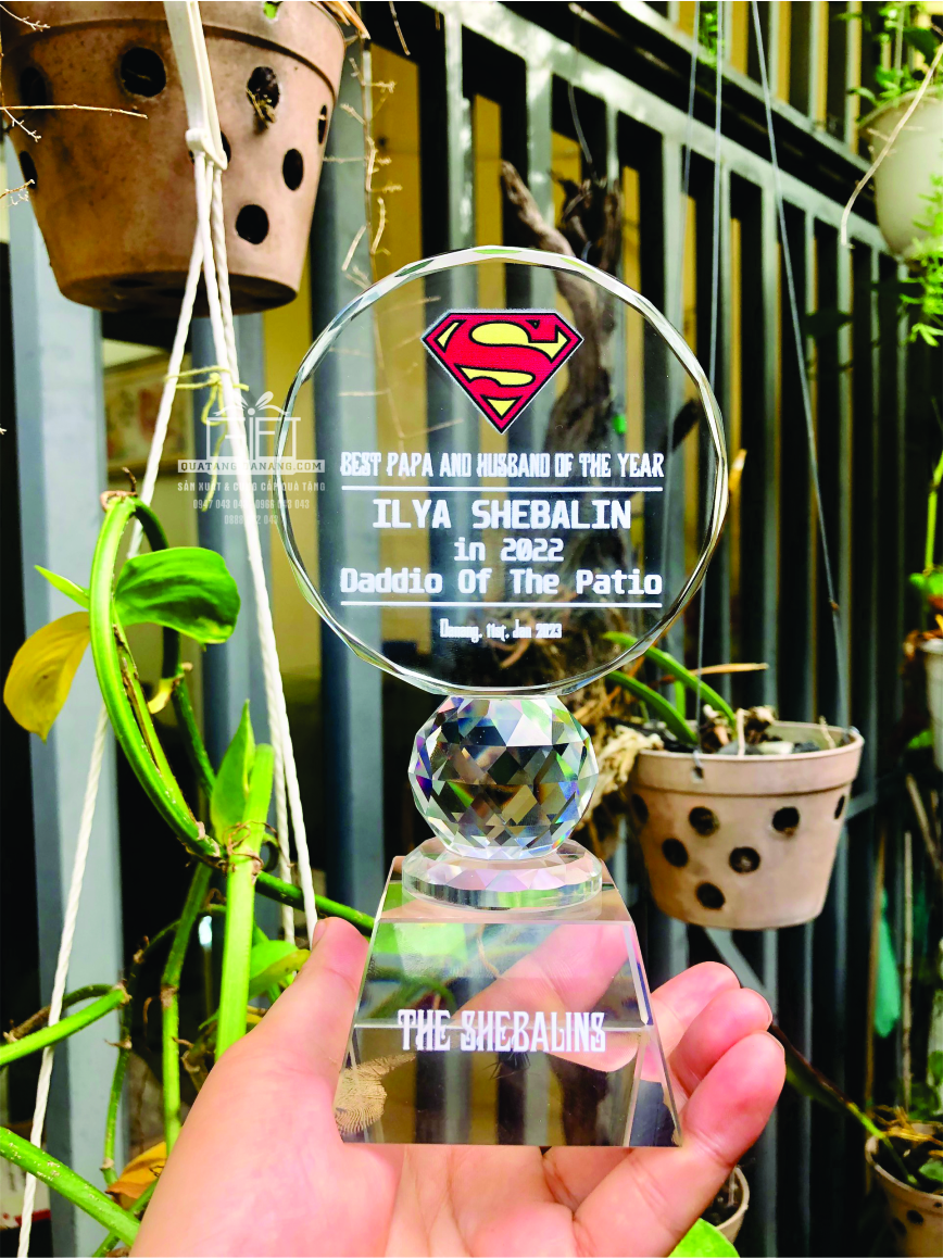 Biểu trưng pha lê - TTV 0131 - Quà Tặng Tinh Tế Việt - Công Ty TNHH Tinh Tế Việt