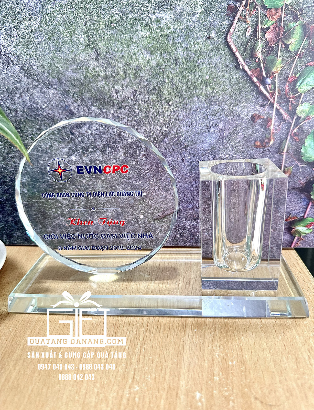 Biểu trưng pha lê - TTV 0136 - Quà Tặng Tinh Tế Việt - Công Ty TNHH Tinh Tế Việt