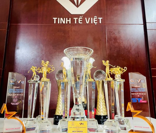 Biểu trưng pha lê - Quà Tặng Tinh Tế Việt - Công Ty TNHH Tinh Tế Việt