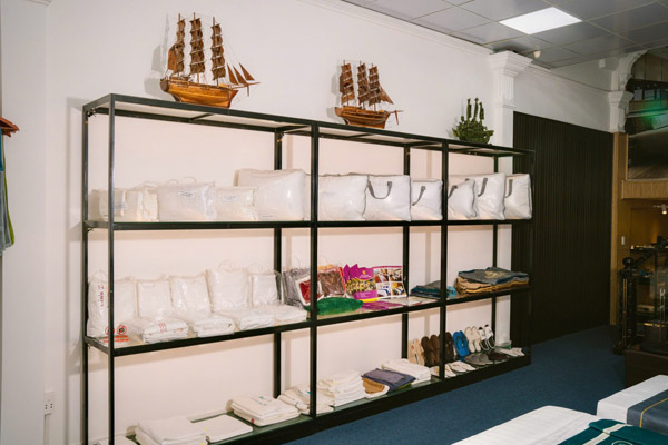 Hình ảnh showroom Phúc Chung