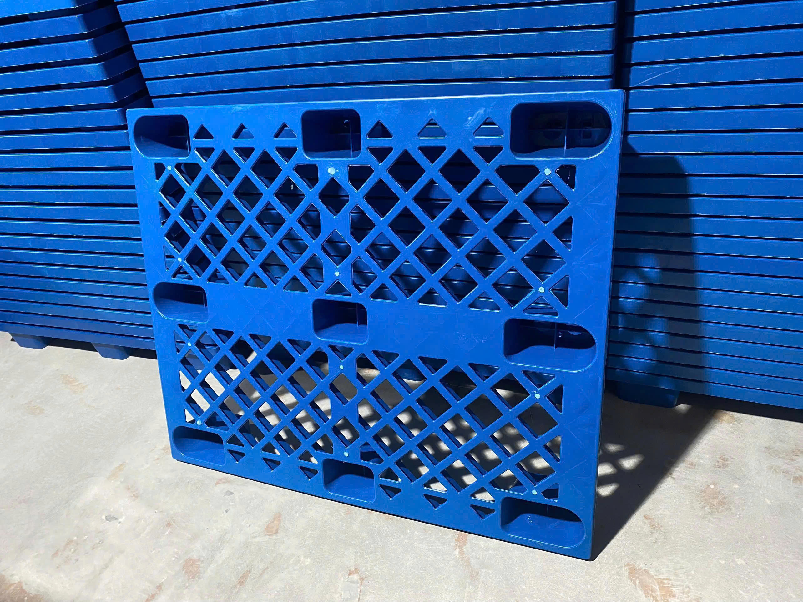 Pallet nhựa - Hợp Tác Xã Công Nghiệp Nhật Quang