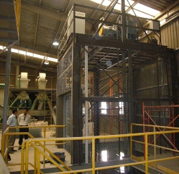 Thang tải hàng khung dựng khung hố sắt - Công Ty TNHH Liên Doanh Thang Máy Fuji Korea An Thịnh