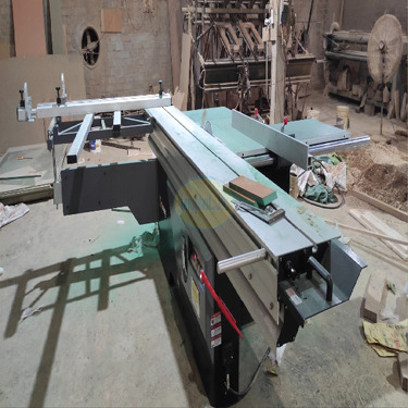 Máy cưa bàn trượt - CNC Decor - Công Ty TNHH MTV Nghệ Thuật CNC