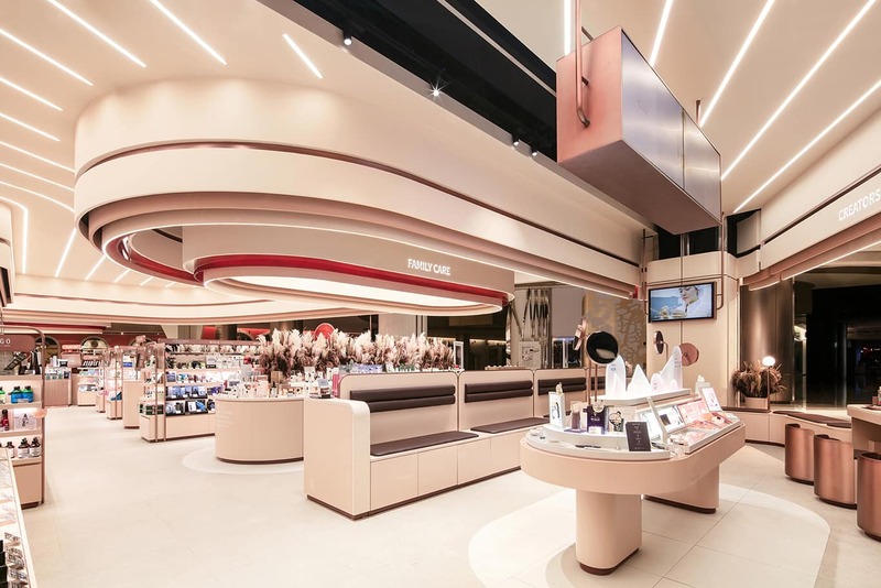 Thiết kế, thi công nội thất cửa hàng mỹ phẩm - CNC Decor - Công Ty TNHH MTV Nghệ Thuật CNC