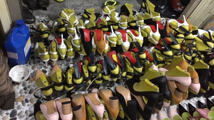 Xưởng sản xuất giày dép Quốc Định