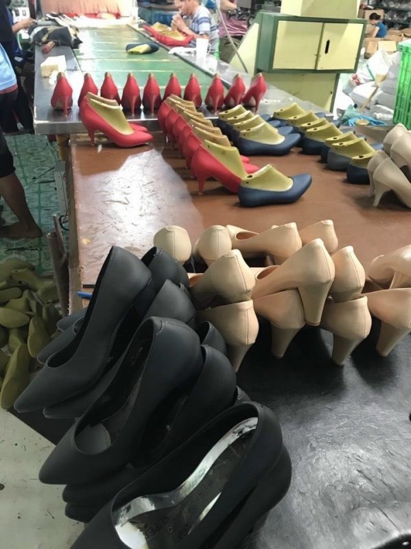 Xưởng sản xuất giày dép Quốc Định