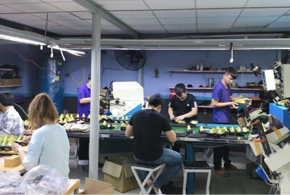 Xưởng sản xuất giày dép Quốc Định