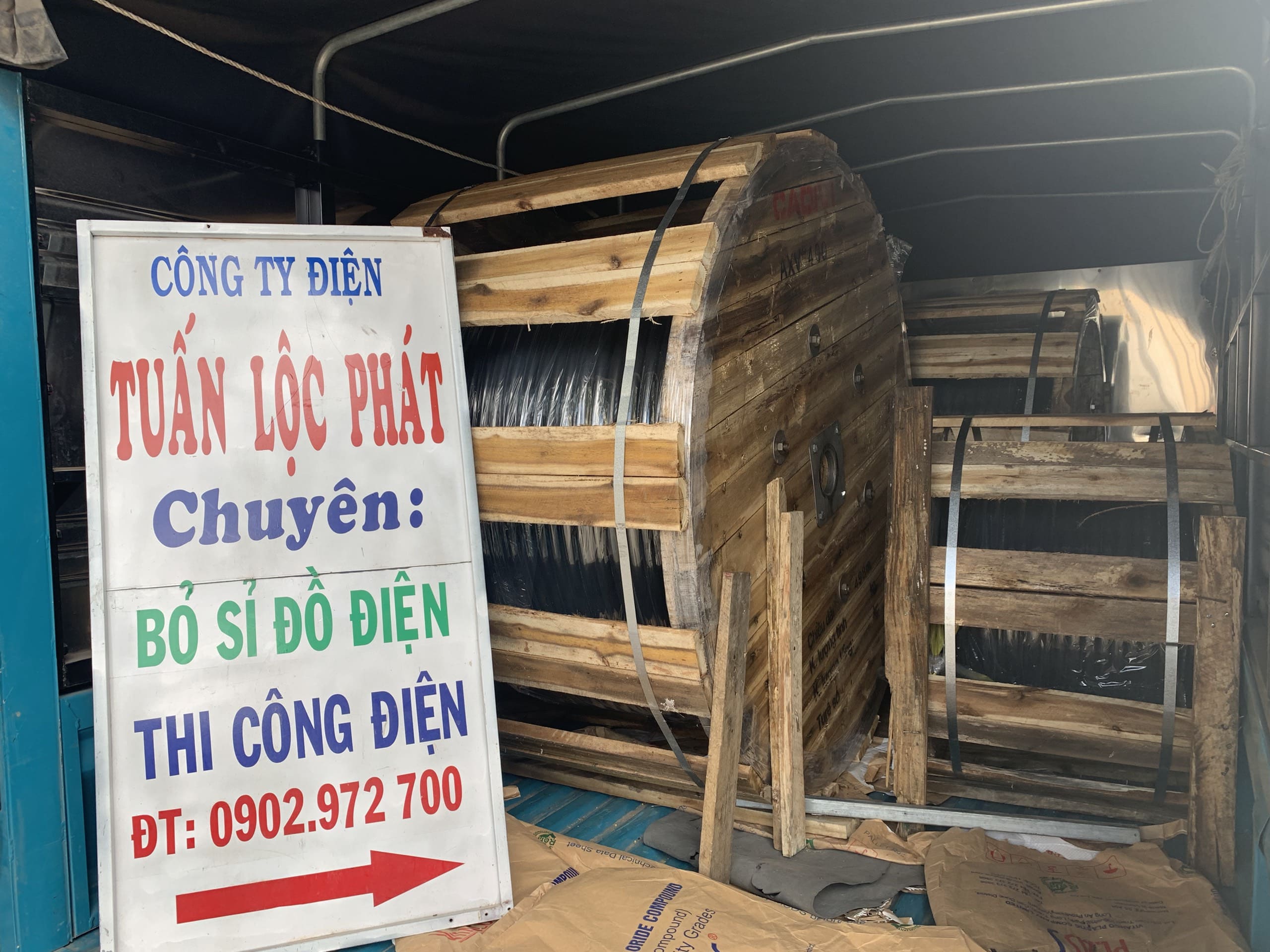 Kho hàng - Công Ty TNHH Tuấn Lộc Phát