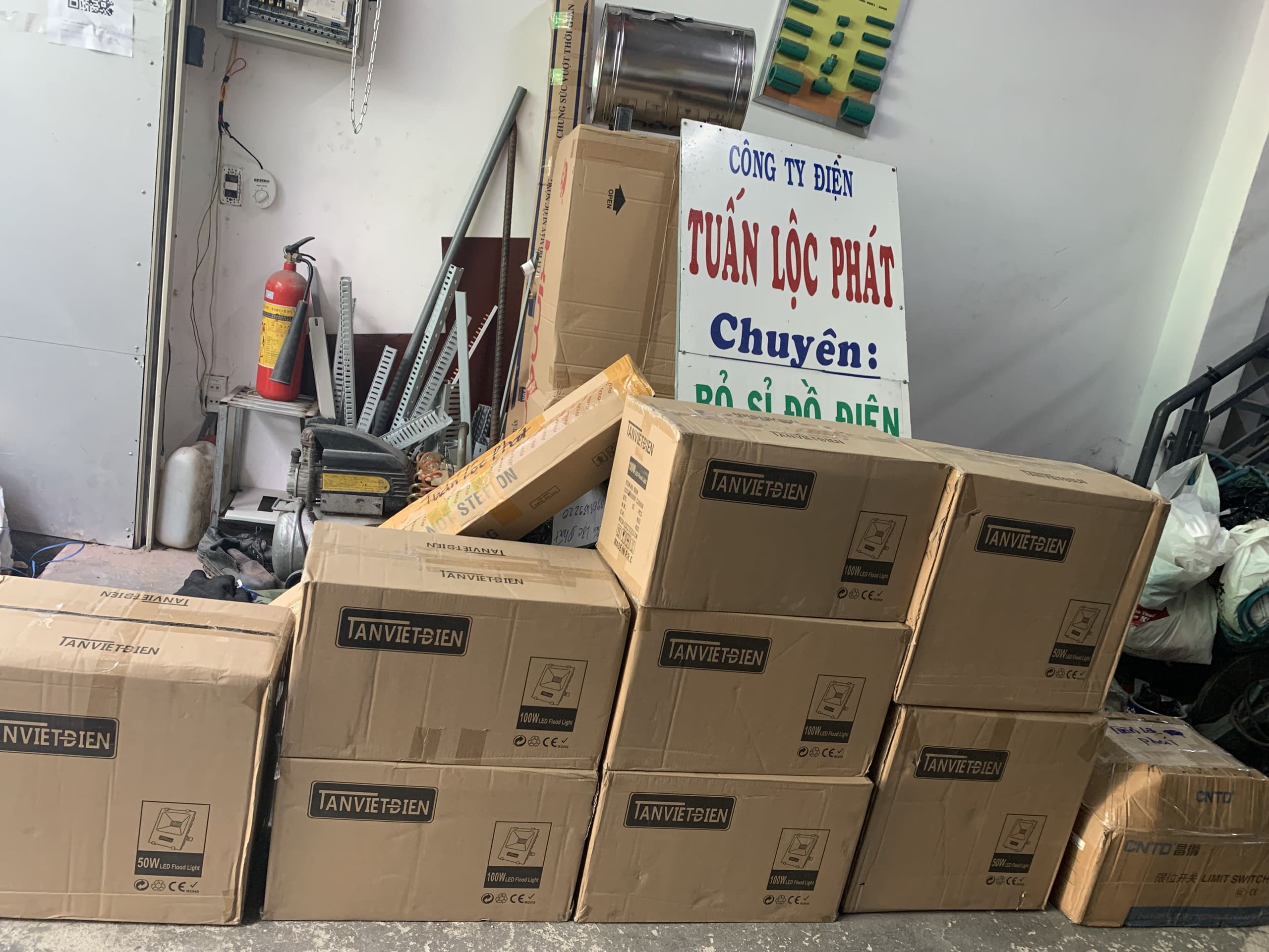 Kho hàng - Công Ty TNHH Tuấn Lộc Phát