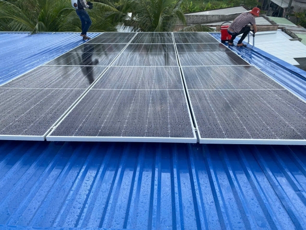 Lắp đặt điện năng lượng mặt trời - Công Ty TNHH  Dịch Vụ Thương Mại Xuất Nhập Khẩu Tiến Đức