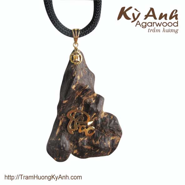 Mặt dây chuyền trầm hương chìm nước