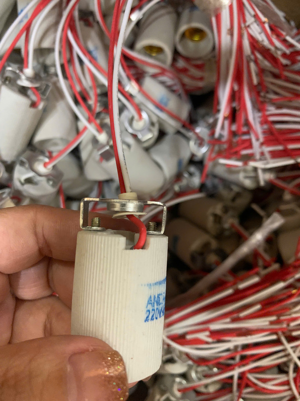 Đuôi sứ E14 bát A có dây