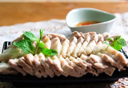 Thịt lợn luộc - Suất Ăn Công Nghiệp Gia Sơn Phát - Công Ty TNHH Thương Mại Dịch Vụ Gia Sơn Phát