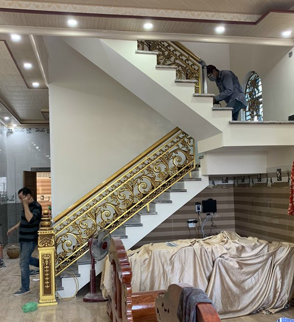 Cầu thang nhôm đúc kiệt tác nội thất