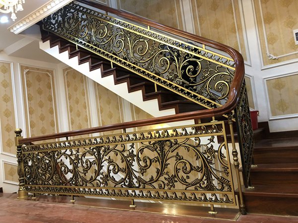 Cầu thang nhôm đúc kiệt tác nội thất