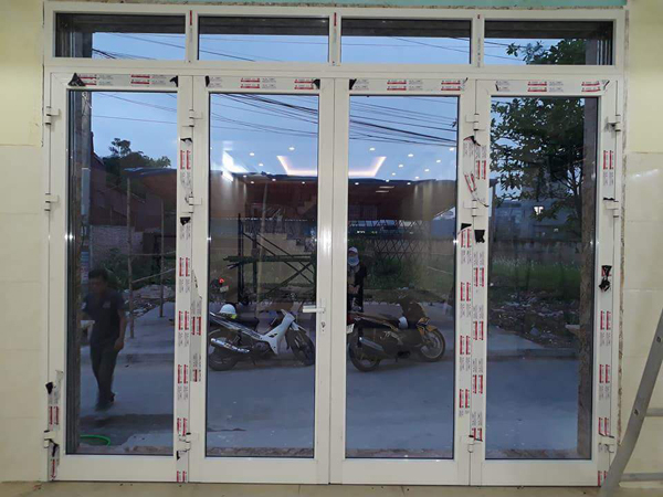 Cửa nhôm Xingfa màu trắng sứ