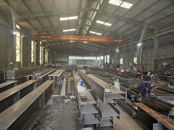 Gia công, lắp dựng kết cấu thép cung văn hóa thiếu nhi Khánh Hòa - Xây Dựng Bách Việt - Công Ty Cổ Phần Đầu Tư Và Xây Dựng Công Nghiệp Bách Việt