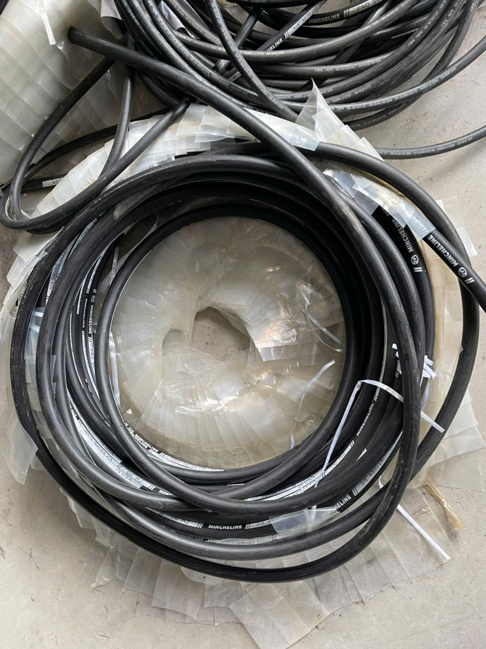 Ống tuy ô thủy lực - Dây Curoa, ống Tuy Ô Thủy Lực  Hàm Long - Công Ty TNHH Một Thành Viên Dịch Vụ Xây Dựng Hàm Long