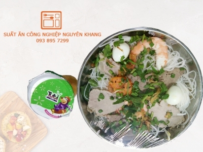 Hủ tiếu Nam Vang kèm tráng miệng