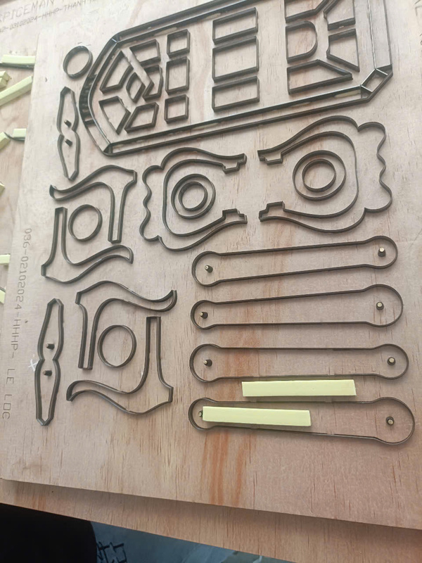 Khuôn bế, khuôn dao dập - Khuôn Bế Hoàng Hà HP -  Công Ty TNHH Hoàng Hà HP