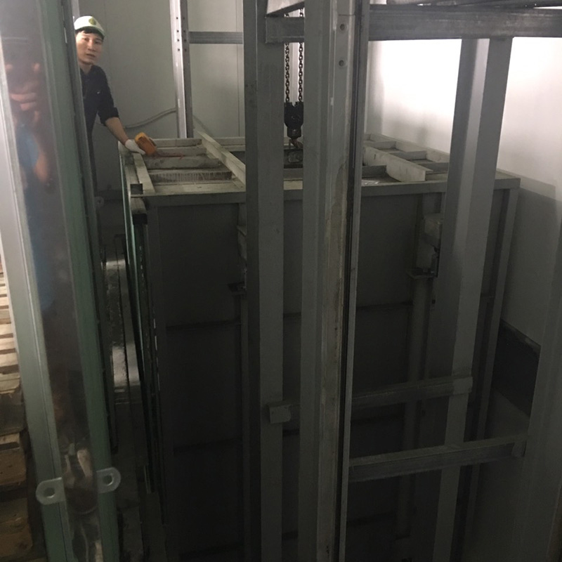 Thang nâng hạ 2T - 3 điểm dừng